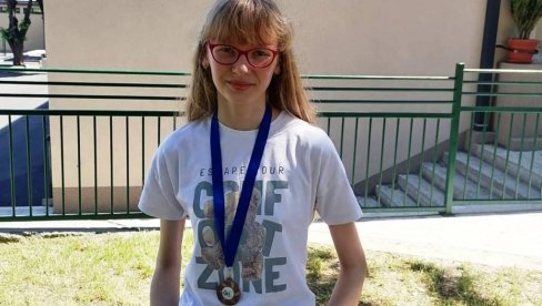 ЈЕДИНСТВЕН УСПЕХ МЛАДЕ АНДРЕЕ: Треће место за седмакињу из Параћина на републичком такмичењу из математике (ФОТО)