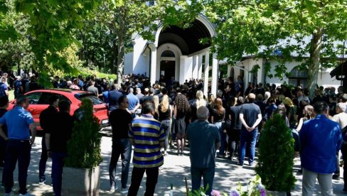 SAHRANJEN ALEKSANDAR NEŠOVIĆ BAJA: Ubijen u restoranu na Senjaku, pa zakopan u buretu kod Inđije