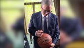 KAD AUTOGRAM POSTANE MALI ČAS KINESKOG JEZIKA: 577 = Vučić