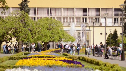 VUČIĆ NAJAVIO: 30.000 turističkih vaučera od po 10.000 dinara - evo ko će imati pravo da ih dobije