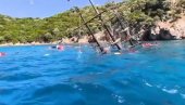 POTONUO BROD SA 148 PUTNIKA, MEĐU NJIMA I DECA: Skakali u more, nestao za manje od sat vremena (VIDEO)