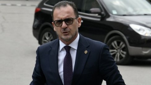 Predrag Mijatović stigao na meč Srbija - Holandija, pa se izgrlio sa bivšim igračima Zvezda i Partizana (VIDEO)