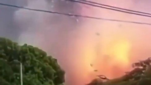 PUKOM SREĆOM, TELEFON MI JE SPASIO ŽIVOT Raste broj mrtvih u stravičnoj eksploziji - jezivi snimci (FOTO/VIDEO)