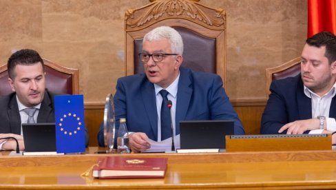 СРБИ ЛОШЕ СХВАЋЕНИ: Председник Скупштине Црне Горе и лидер НСД Андрија Мандић изазвао дебате политичким слоганом