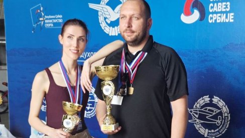 MILOŠ I TARA BEZ PREMCA: Ćupričani prvaci Srbije u ultralakom letenju (FOTO)