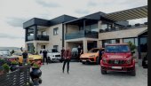 ЊЕГОВА СУЛТАНИЈА ЗАПАЛИЛА ДРУШТВЕНЕ МРЕЖЕ: Певач показао возни парк од милион и двеста хиљада евра (ФОТО)