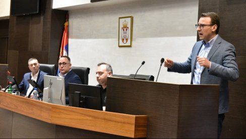 PETKOVIĆ PORUČIO INTERNO RASELJENIM LICIMA: Glas za Srpsku listu je glas za opstanak Srba na KiM