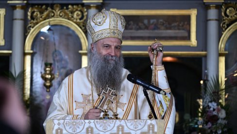 PATRIJARH POSLAO MOĆNU PORUKU: Molimo se i za one koji nas preziru i gone
