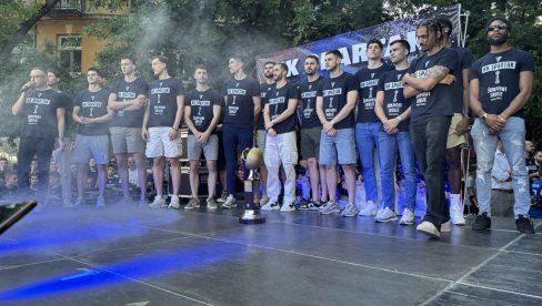 POBEDNIČKA ZVONE ZVONA! Subotica dočekala šampione, ovako je Spartak proslavio istorijsku titulu!