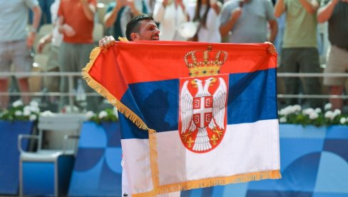 DOK POLA MILIONA LJUDI ČEKA U REDU: Oglasio se Novak Đoković zbok najveće pravoslavne svetinje usred Beograda