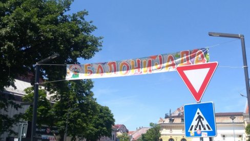 „BALONIJADA“ U POŽAREVCU: Mališani iz vrtića opraštaju se od svojih vaspitača