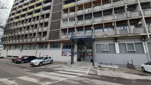 ЕВАКУИСАНА И ОСМОСПРАТНИЦА: Дојаве о наводним бомбама и у школама у Лесковцу