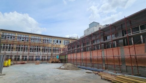 MAJSTORI DO JANUARA: Rekonstrukcija vračarske Osnovne škole Sveti Sava teče po planu (FOTO)