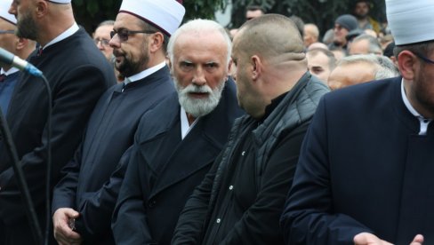 DINO MERLIN U SUZAMA: Došao na sahranu Halidove Sejde - prišao njihovom sinu, a onda se slomio