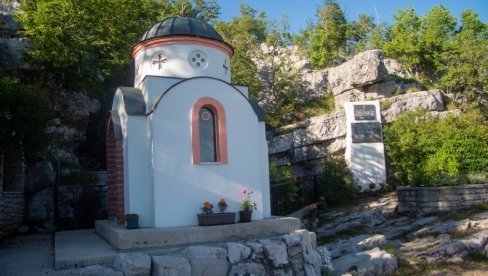 ПРЕ 85 ГОДИНА УСТАШЕ - МУСЛИМАНИ ПОЧИНИЛИ ЈЕЗИВ ЗЛОЧИН У СЕЛУ КОРИТА КОД БИЛЕЋЕ: Свирепо убили и у јаму бацили најмање 134 Срба