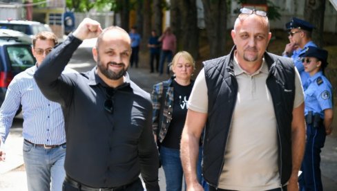 ПЕНДРЕЦИМА НА ГРАДОНАЧЕЛНИКА, БРАНЕ ДИВЉИ НАТПИС: Куртијева полиција привела, па пустила првог човека Северне Митровице и председника СО