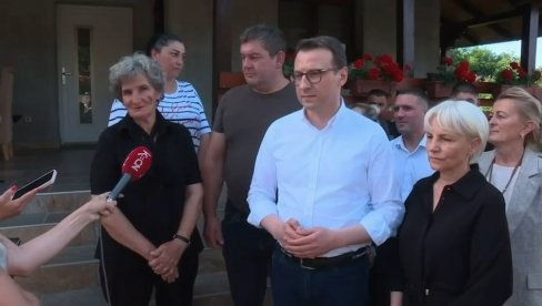 POSLUŠAJTE REČI BAKA DIVNE (71) SA KiM: Pozvala Srbe da glasaju za SL, a imala je i posebnu poruku za predsednika Vučića! (Video)
