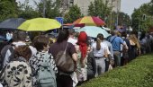 NOVA BRUKA BLOKADERA: Ponovo prete i vređaju vernike (FOTO)