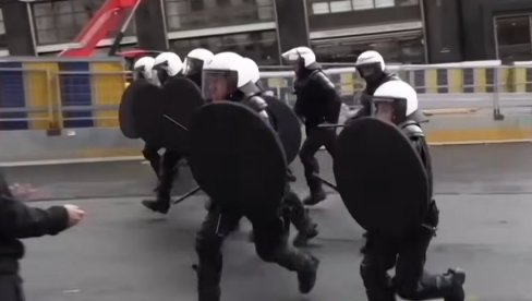 POLICIJA UNAKAŽAVA PROFESORE I STUDENTE U BRISELU: Evo kako prolaze akademski protesti u glavnom gradu EU (VIDEO)