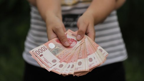 VAUČERI U IZNOSU OD 10.000 DINARA: Evo ko na njih ima pravo i za šta su namenjeni