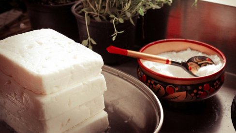 LOŠE VESTI ZA LJUBITELJE FETA SIRA: Proizvodnja bi mogla da se smanji za 15 tona