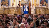 МОЛЕБАН У ХРАМУ СВЕТОГ САВЕ: Хиљаде верника у сузама испраћа Појас Пресвете Богородице (ФОТО/ВИДЕО)