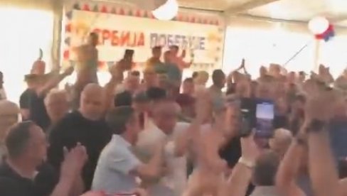 VELIČANSTVEN SKUP U KRALJEVU: Narodno veselje i skup Srbija pobeđuje (VIDEO)