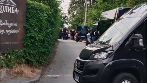 BLOKADERI U OČAJU NE ZNAJU VIŠE ŠTA RADE: Aktivisti SNS-a napadnuti tokom razgovora sa građanima! (VIDEO)