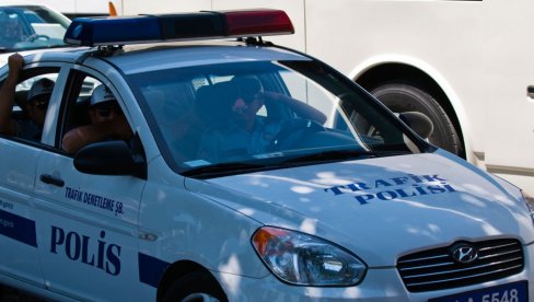 OTAC MONSTRUM DRŽAO DETE KAO TAOCA: Spustio trogodišnju ćerkicu kroz prozor i pretio klanjem (UZNEMIRUJUĆI VIDEO)