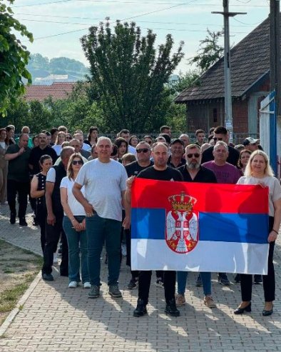 SRBI IZ KORETIŠTA SA TROBOJKOM NA GLASANJE: Kosovsko pomorovavlje složno za sveto KiM, za Srbiju (FOTO)