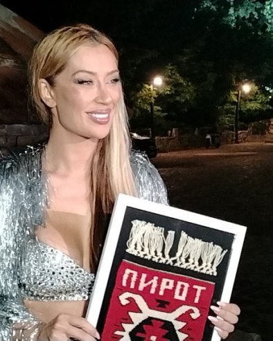 TREBA ČOVEK DA PLANIRA I DA PUSTI DA MU SE DEŠAVA: Tea Tairović napravila spektakl u Pirotu, a ovaj gest ju je oborio s nogu (FOTO)