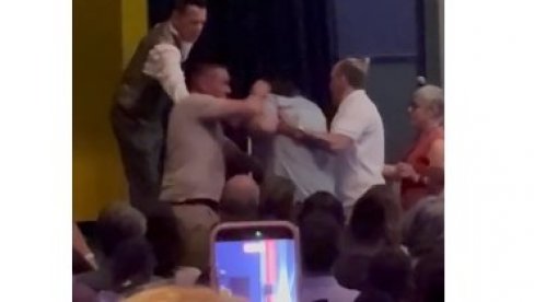 NA SKUPU PRETUČEN NOVINAR: Usijale se mreže posle blokaderskog nasilja u Frankfurtu (VIDEO)