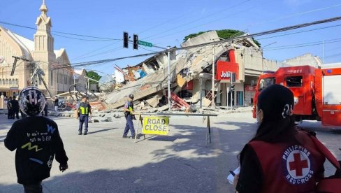 KATASTROFA, IMA MRTVIH: Razoran zemljotres jačine 7,8 Rihtera rušio zgrade kao kule od karata (VIDEO)