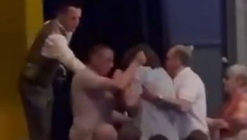 BANDA STUDENTSKO BLOKADERSKA OPET LAŽE I ULEPŠAVA Sramno izveštavanje N1 nakon što je novinar brutalno napadnut na tribini Proglasa