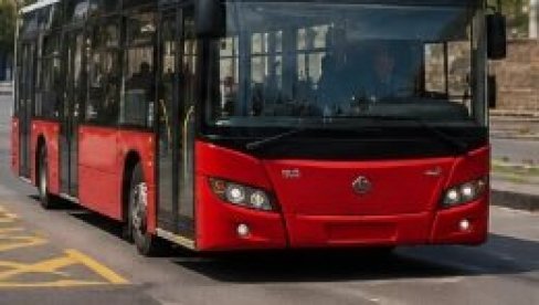 KOLICA NA VRATIMA, PREVOZNIK NA SUDU: Privatnik kažnjen zbog odbijanja da putniku omogući pristup vozilu