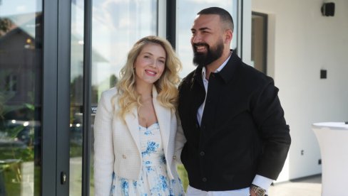 "UŠLI SMO U BRAK JAKO MLADI, NIGDE NIJE IDEALNO": Nikolina Kovač o braku sa Sašom Kaporom i troje dece