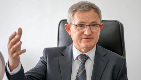 ПРЕВАРАНТИ ЗОВУ ПОЉОПРИВРЕДНИКЕ: Таже новац за бржу исплату субвенција - огласио се министар Гламочић
