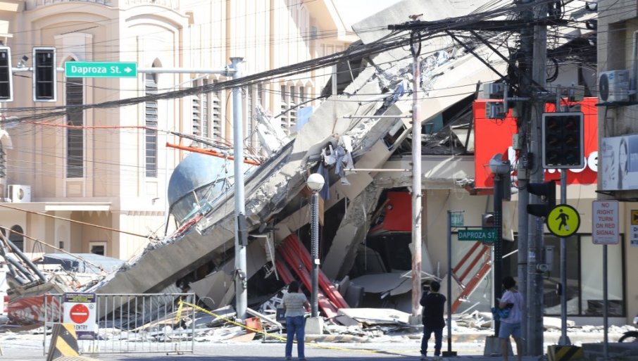 RASTE BROJ ŽRTAVA RAZORNOG ZEMLjOTRESA: Poginule 32 osobe, i