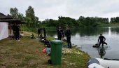 ШЉУНКАРА СПРЕМНА ЗА КУПАЧЕ: Белоцрквански рониоци из воде извадили око 100 килограма смећа (ФОТО)