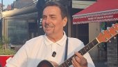 NAROD SA SVIH STRANA: Dragan Kojić Keba zapevao na ulicama Niša i oduševio građane (FOTO)