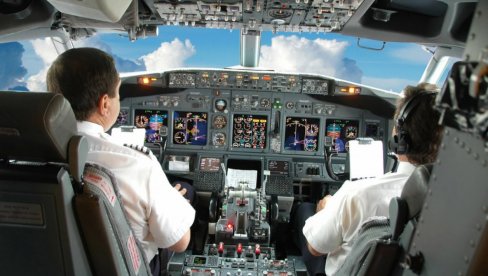 OPASNOST NA VISINI: Anketa otkriva da piloti zbog straha od rukovodstva upravljaju avionima potpuno iscrpljeni