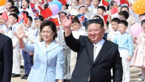 PRIČA SE DA JE UBILA MUŽEVU LJUBAVNICU I DA JE ZLO OD ŽENE: Misteriozna supruga lidera Severne Koreje ponovo u javnosti