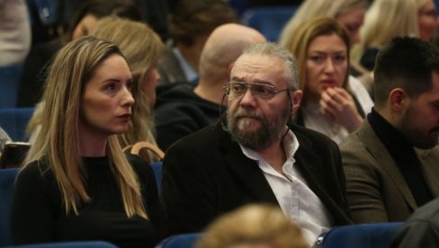 МОЛИЛА САМ ГА ДА СЕ РАЗВЕДЕМО: Супруга Марка Кона прошла кроз пакао - Рекла сам му да ми узме децу