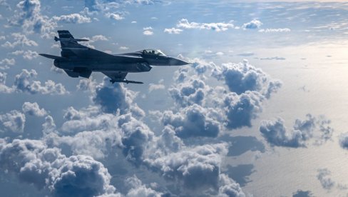 OČAJNIČKI POTEZ NA NEBU! Ukrajinski F-16 ostali BEZ RAKETA: Piloti idu u samoubilačke misije i pucaju iz TOPOVA!