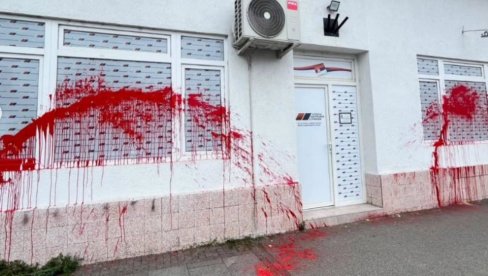 VANDALSKI NAPAD NA STRANAČKE PROSTORIJE Oglasio se OO SNS Surčin: Nasilje i mržnja nikad neće pobediti pristojnu Srbiju (FOTO/VIDEO)
