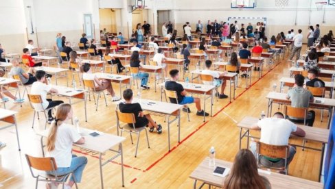 MALA MATURA ZA OSMAKE KOJI NISU POLAGALI U JUNU: Danas test iz matematike