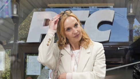 ДУШКА СЕ УЖИВО У ДНЕВНИКУ РТС-А ПОЈАВИЛА У СПАВАЋИЦИ: Ти ниси нормална!