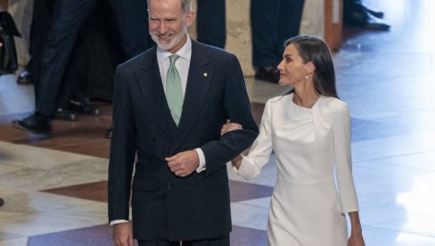 KRALJICA LETICIJA PONOVO POMERILA GRANICE ELEGANCIJE: U belom za istorijski dan za Španiju