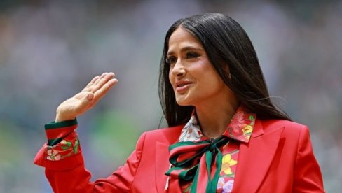 KADA SE SALMA HAJEK POJAVILA SINOĆ NA MUNDIJALU, PUBLIKA JE ZANEMELA: Najpoznatija MEKSIKANKA u odelu koje slavi njenu zemlju, a onda je usl