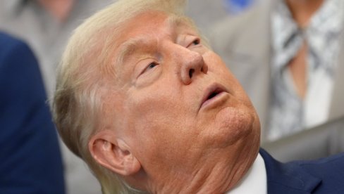 ТО ЈЕ КАО БАЦАЊЕ ШИБИЦЕ У БУРЕ БАРУТА: Сулуда идеја Доналда Трампа изазвала панику